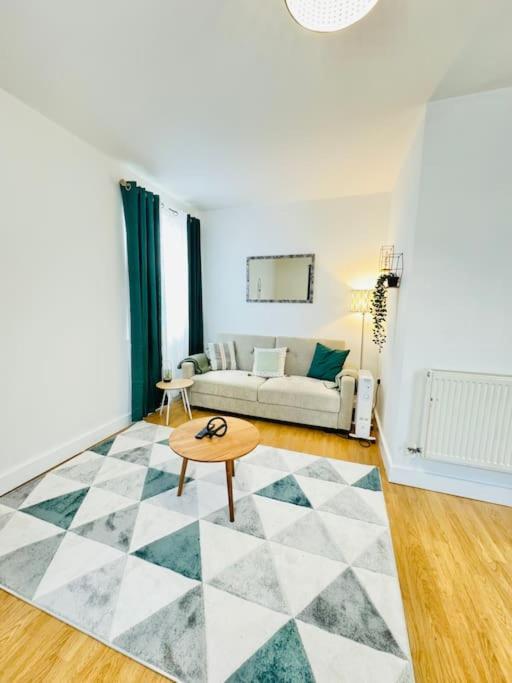 Classy Center With Free Parking Apartamento