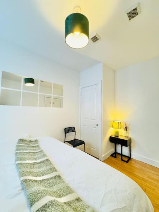 Classy Center With Free Parking Apartment