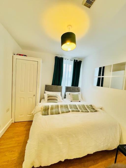 Classy Center With Free Parking Apartment *